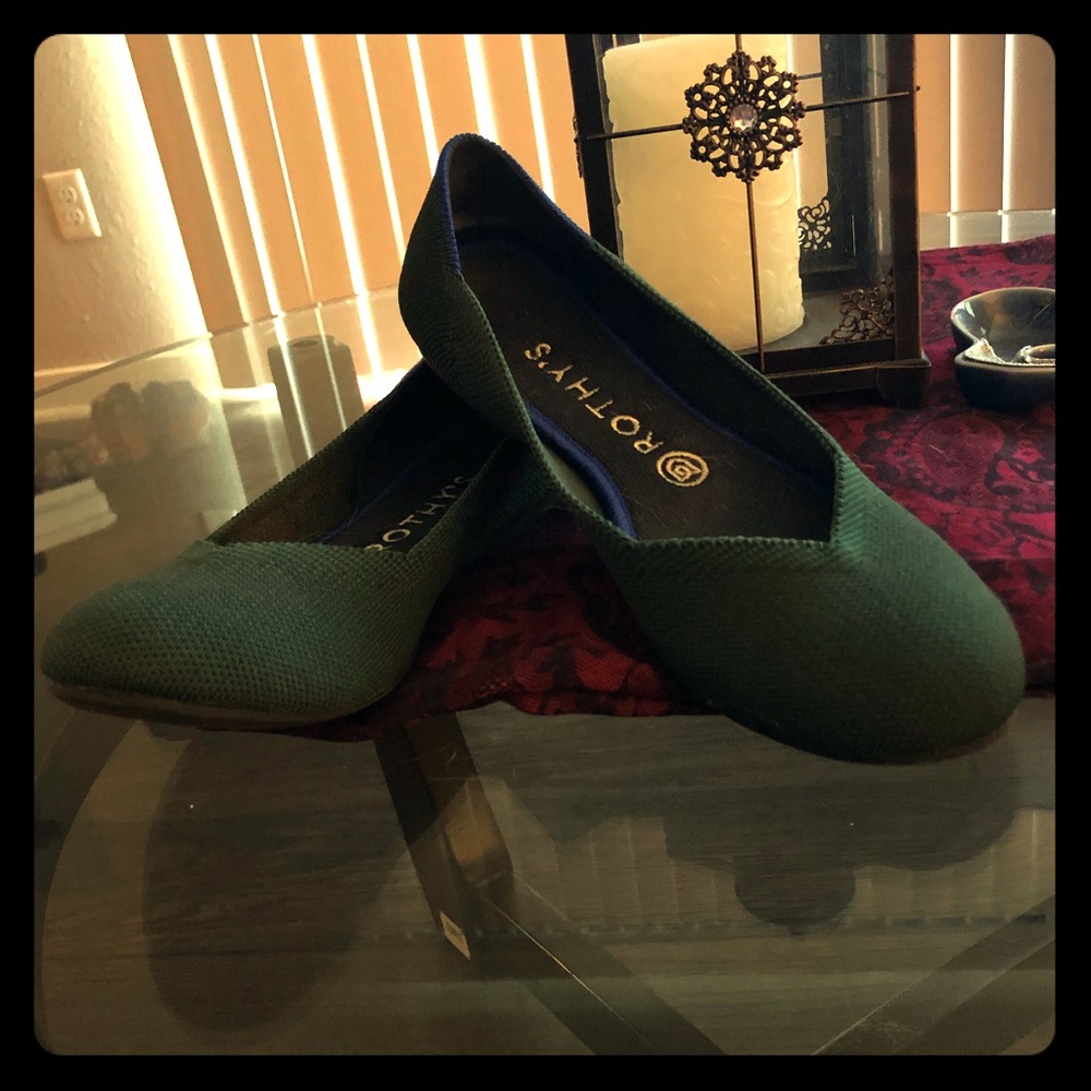 Size 8 hunter green Rothy’s